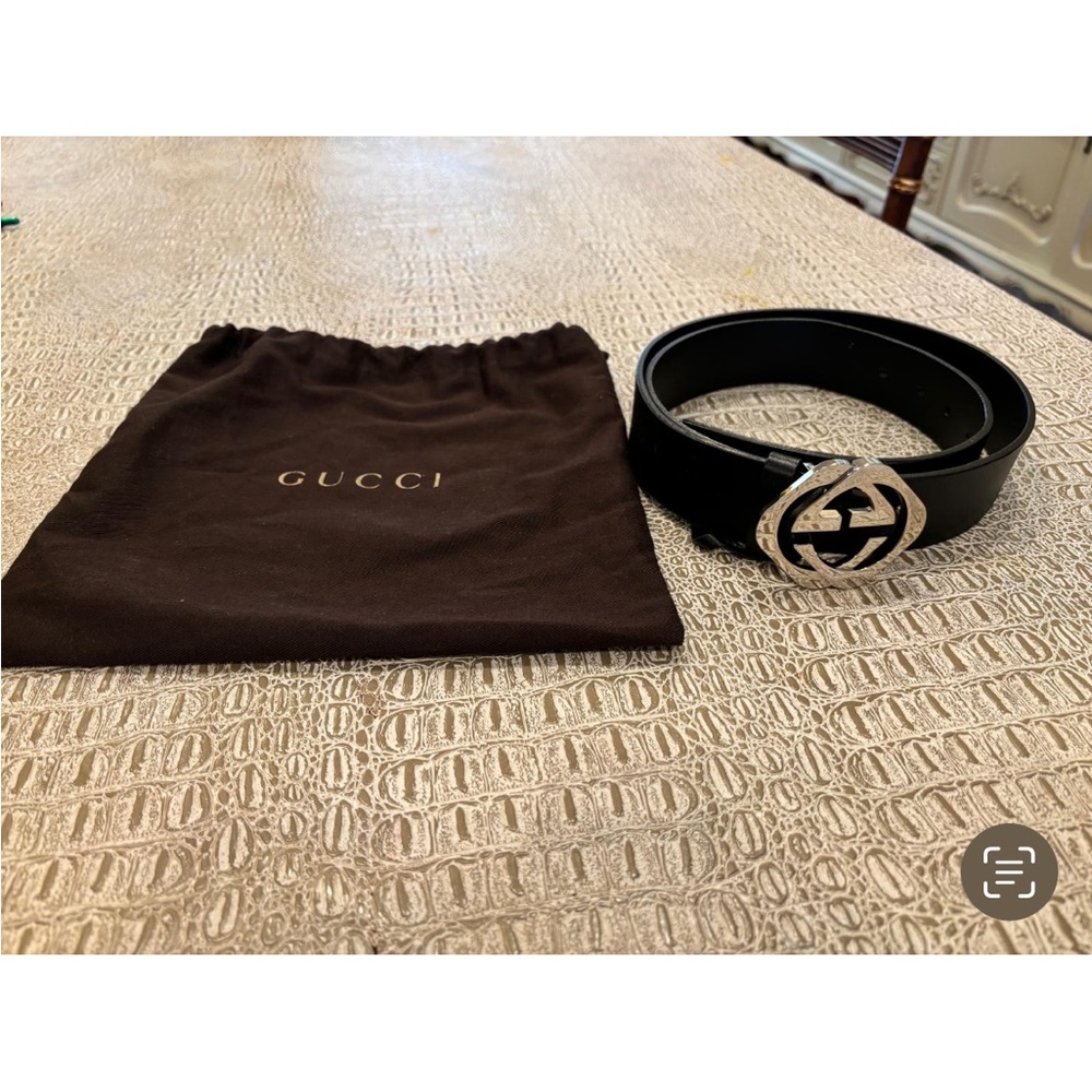 Men’s Gucci belt